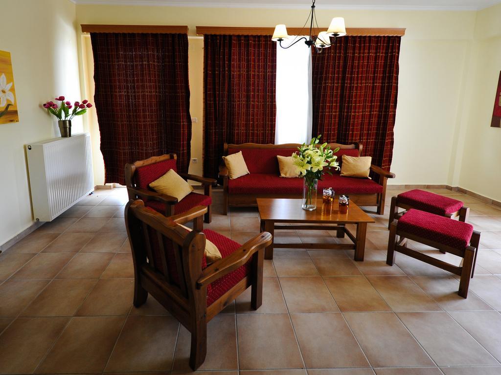 Verga Apartments & Suites Каламата Экстерьер фото